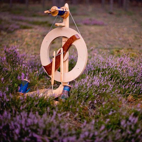 Kromski Fantasia Spinning Wheel - Walnut With Clear Accent 4 Kromski Fantasia Spinning Wheel - Walnut With Clear Accent - Image 2