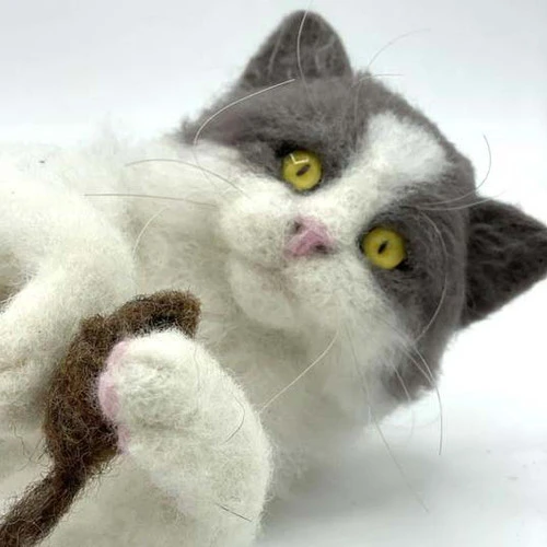 World Of Wool Artisan Felting Kit - Kitty The Kitten 4 World Of Wool Artisan Felting Kit - Kitty The Kitten - Image 2